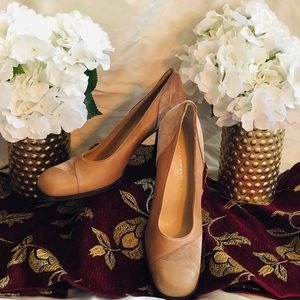 Bottega Veneta Suede and Leather Tan/Nude Pumps